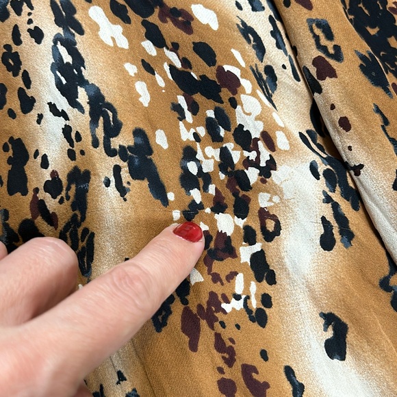 Parker 100% Silk Animal Print Blouse bag sleeve ruffle neck Size medium - Picture 15 of 16